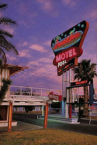 Las Vegas Motel mit Neonschriftröhren von Stephan Erfurt
